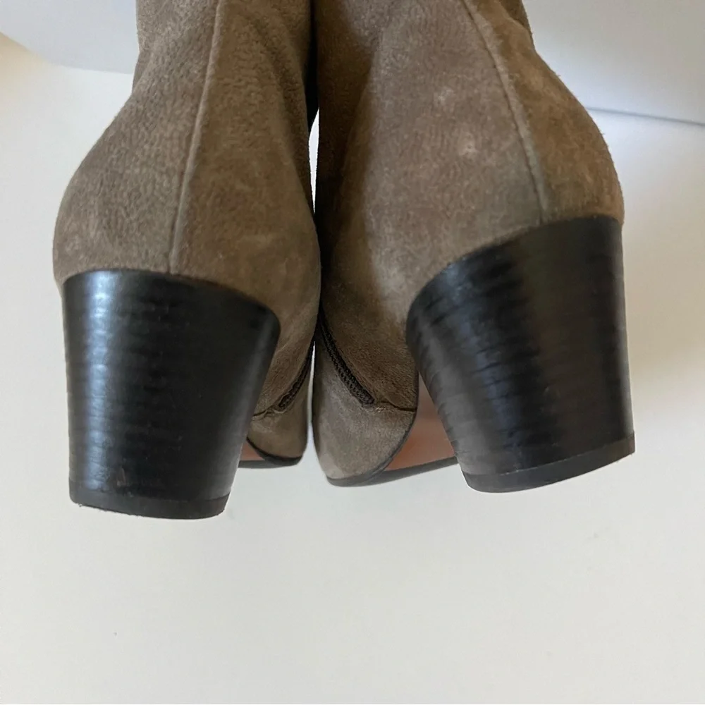 AQuatalia Faylynn Suede Leather Ankle Boots Side Zipper Taupe Neutral Size 8.5